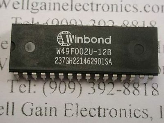 WINBOND W49F002U-12B DIP-32 256K X 8 CMOS FLASH MEMORY