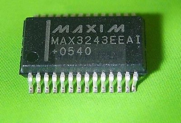 MAXIM MAX3243EEAI SSOP-28 15kV ESD-Protected 1A 3.0V to