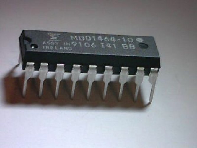 FUJITSU MB81464-15 DIP18 MOS 262 144 BIT DYNAMIC RANDOM