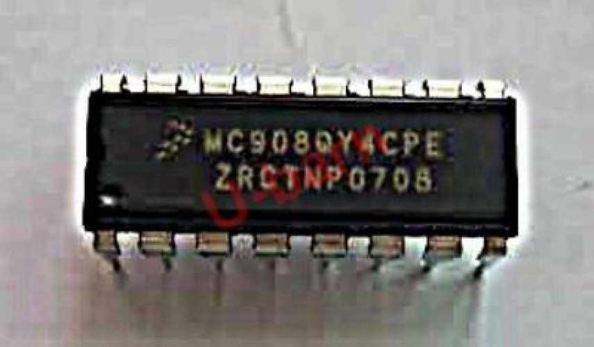 FREESCALE MC908QY4CPE DIP-16