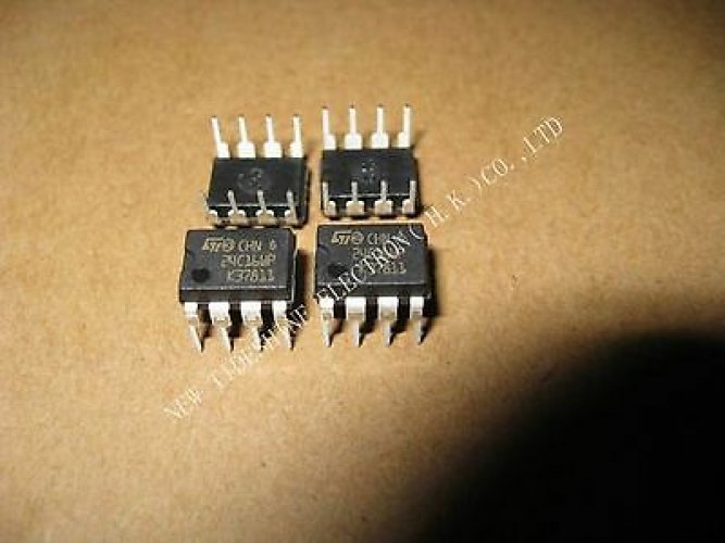ST 24C16WP DIP-8