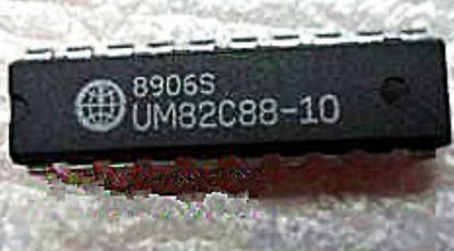 UMC UM82C88-10 DIP-20 Interface IC