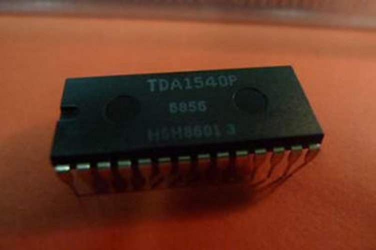 PHILIPS TDA1540P DIP-28 Stereo 4fs data input up-sampling
