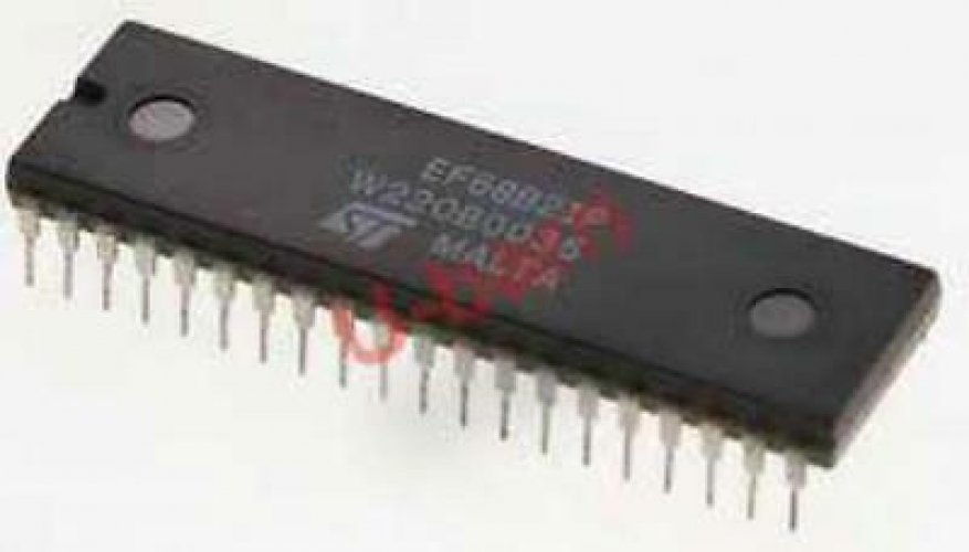 ST DIP-40,PERIPHERAL INTERFACE ADAPTER, EF68B21P