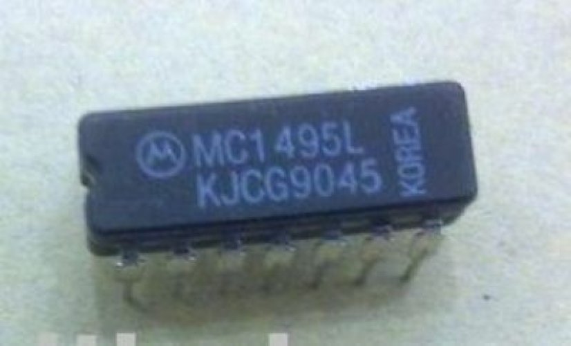MOT MC1495L DIP-14 Wideband Linear Four-Quadrant Multiplier