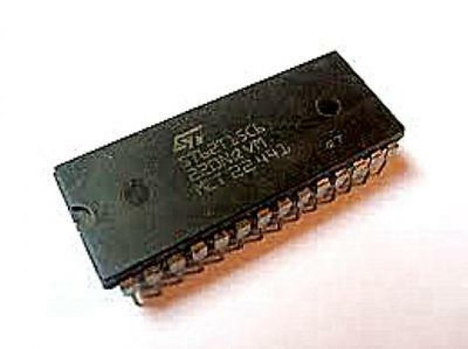 ST ST62T15C6 DIP-28 8-BIT MCUs WITH A/D CONVERTER TWO
