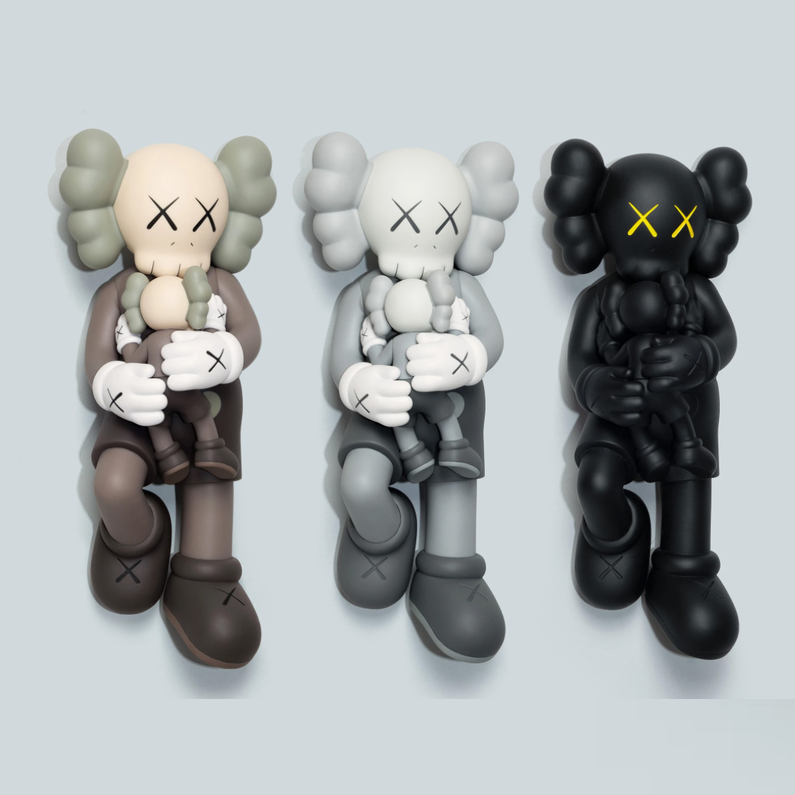 KAWS HOLIDAY SINGAPORE ブラウン/グレー/ブラック セット KAWS : Holiday Singapore Brown + Grey + Black Set of 3