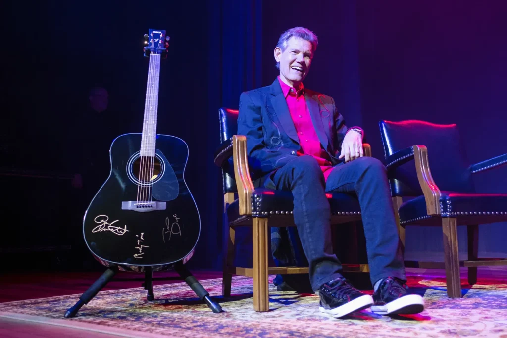 Bài hát mới của Randy Travis tái tạo giọng hát của anh ấy bằng công nghệ trí tuệ nhân tạo AI