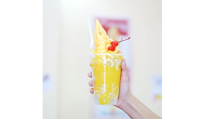 Mango soft serve from Halowich (Photo: @heyitsjoejoe)