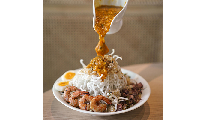 Twist Crispy Pancit Palabok at Manam