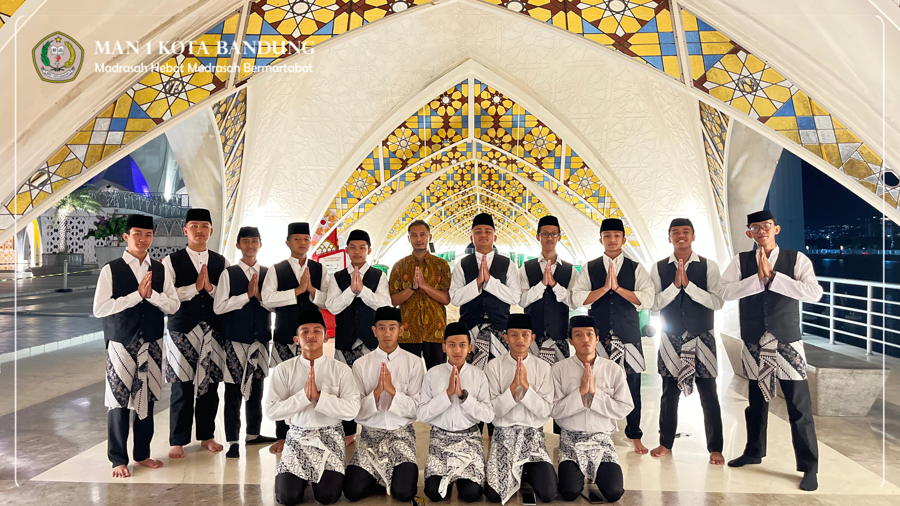 tim hadroh mansaba berlomba di Masjid Raya al-Jabbar