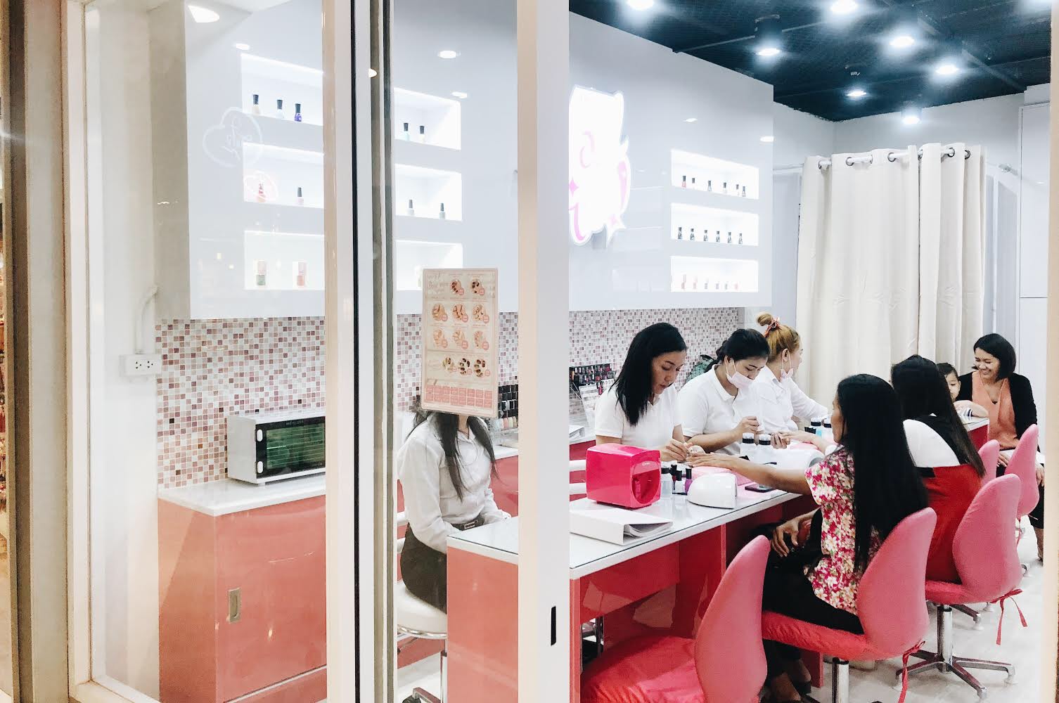 Nail It! Tokyo ร้านทำเล็บสไตล์โตเกียว สดใส น่ารัก ราคาไม่แพง WeKorat