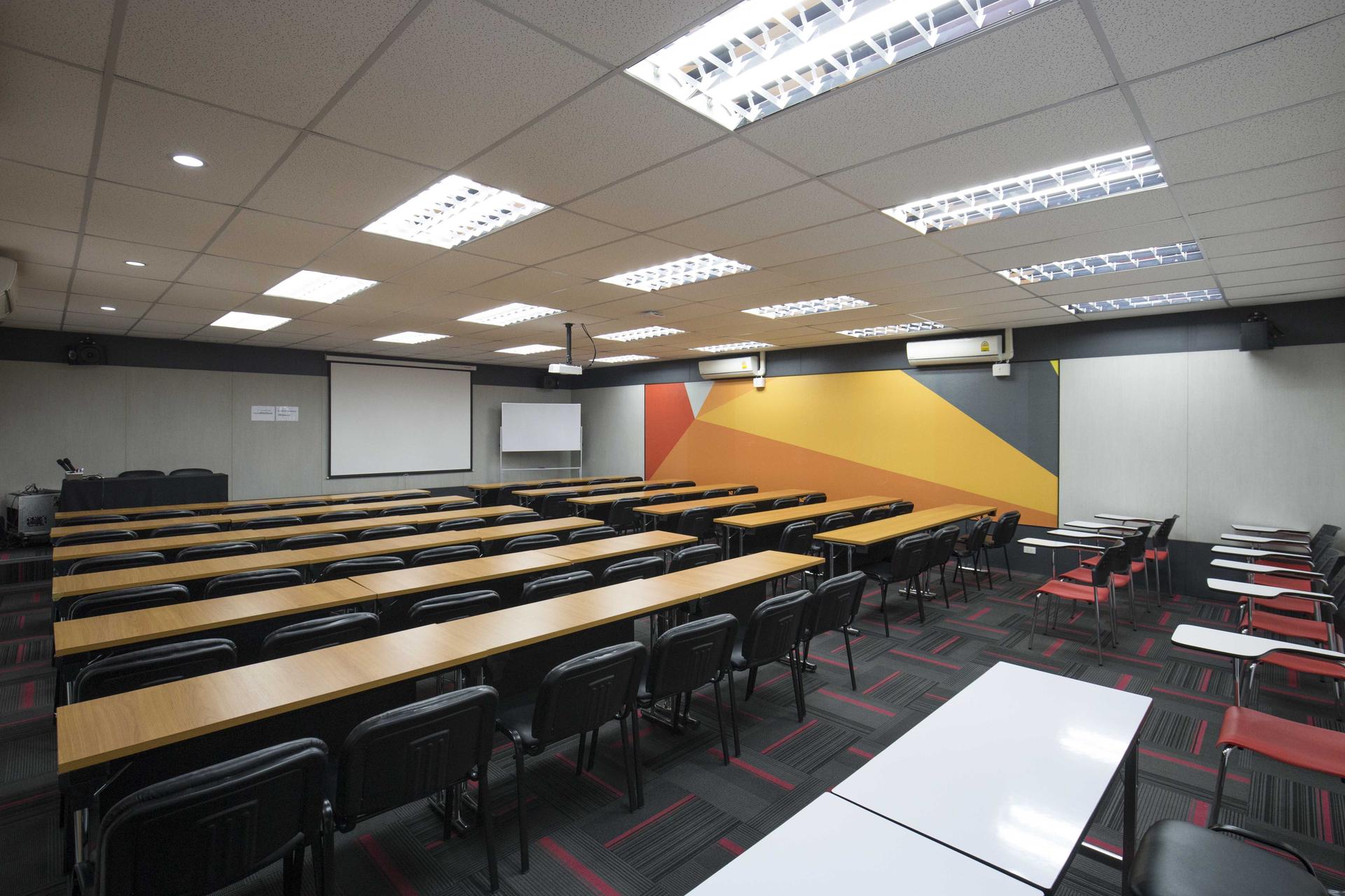 ห้องประชุมขนาดใหญ่ อุปกรณ์แน่น