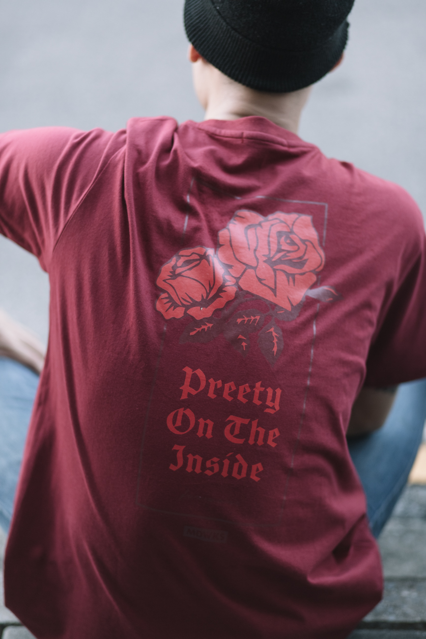 เสื้อยืด PREETY ON THE INSIDE : 550 THB - MADWORKS GLOTHING -