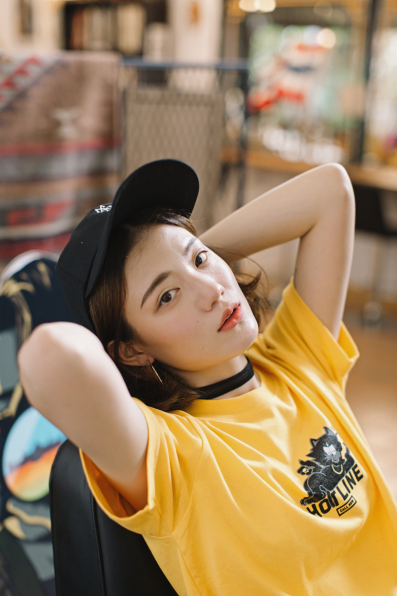 เสื้อยืด HOTLINE CALLING : 550 THB - MADWORKS CLOTHING -