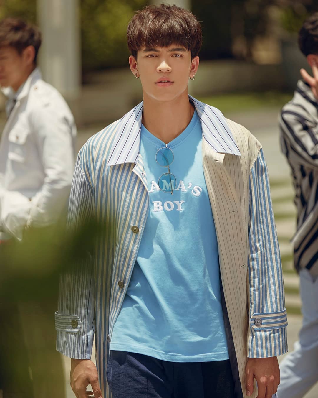 เสื้อผ้าสีฟ้า