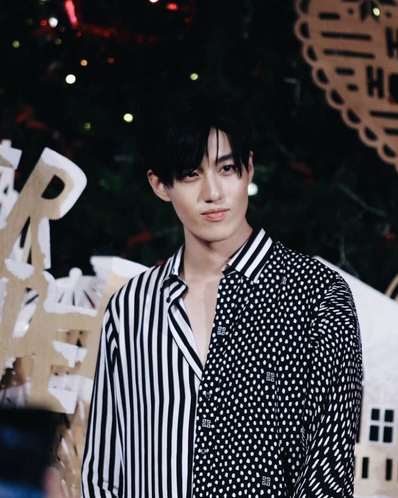 ผมแสกกลาง