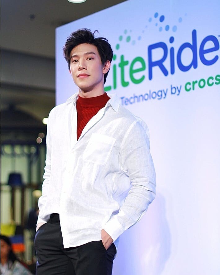 เสื้อเชิ้ตขาว