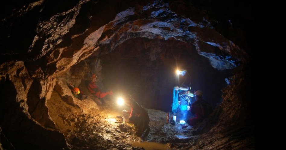 2H1M Caving dan Camping Sukabumi Buniayu Adventure di Sukabumi