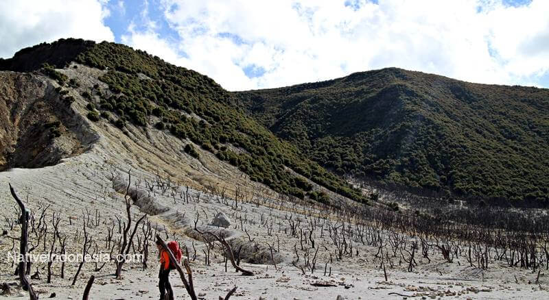 pemandangan gunung papandayan. Sumber: NativeIndonesia