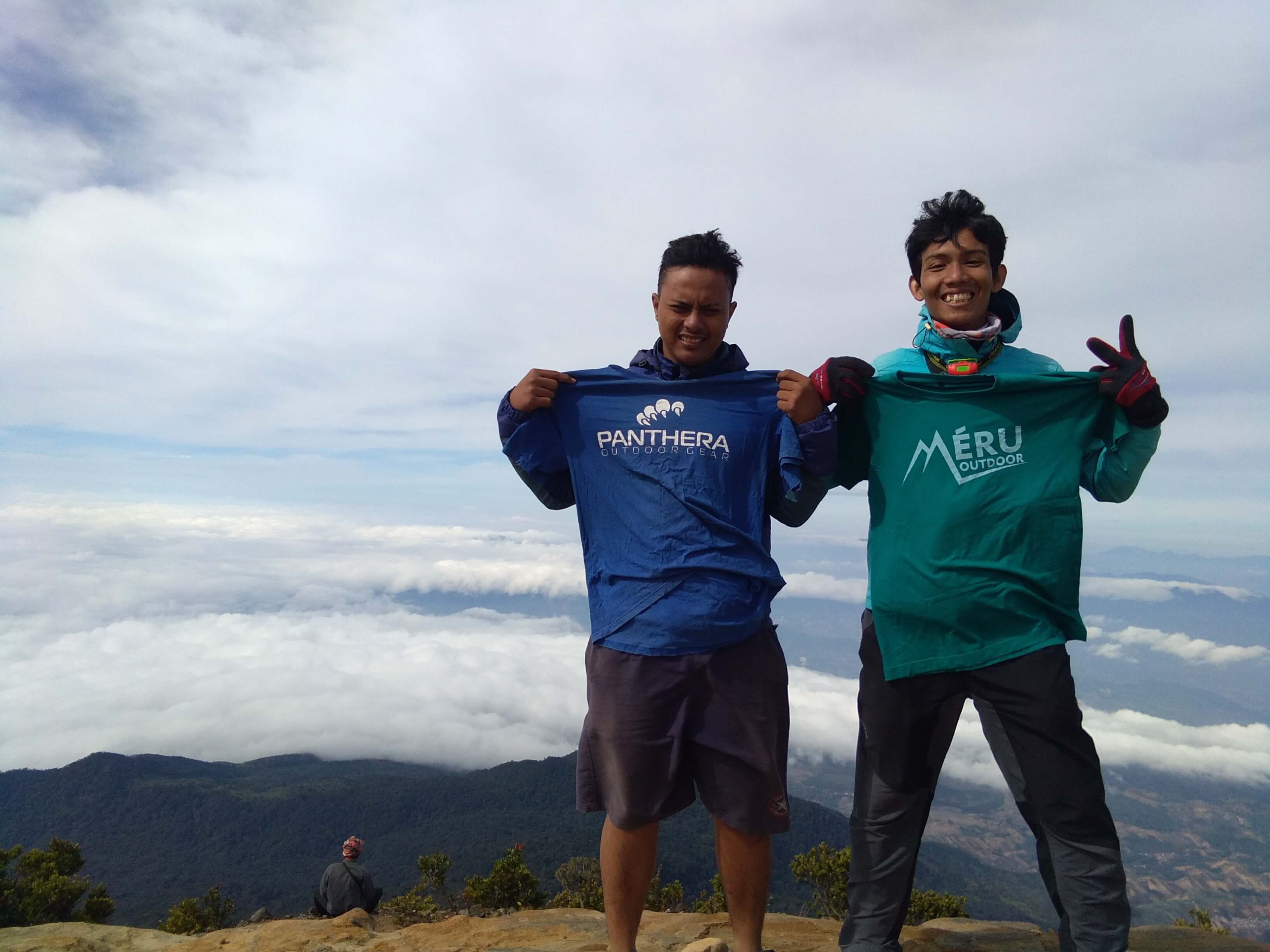 Puncak Gunung Ciremai (Meru Outdoor & panthera Outdoor Gear)
