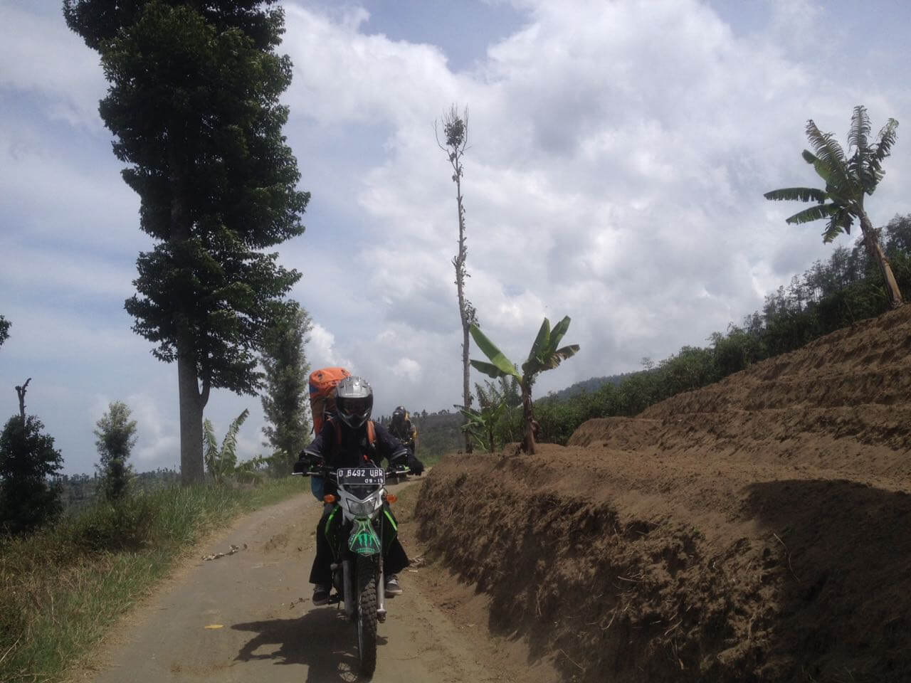 Jalur menuju Basecamp Apuy