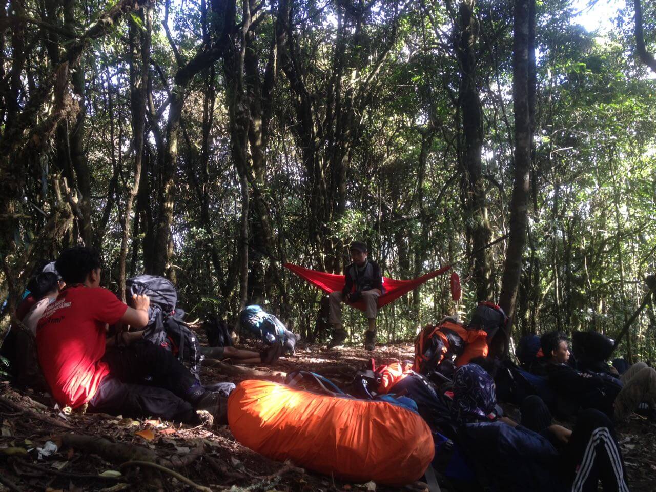 Istirahat dio Pos 3, Tegal Masawa (foto oleh : @afvendiant)