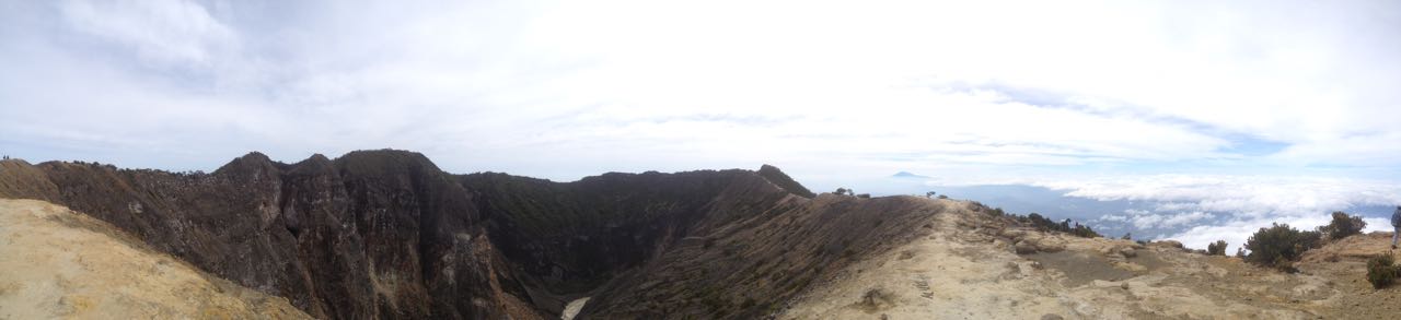 Puncak Ciremai 3078 mdpl (Foto oleh : @afvendiant)