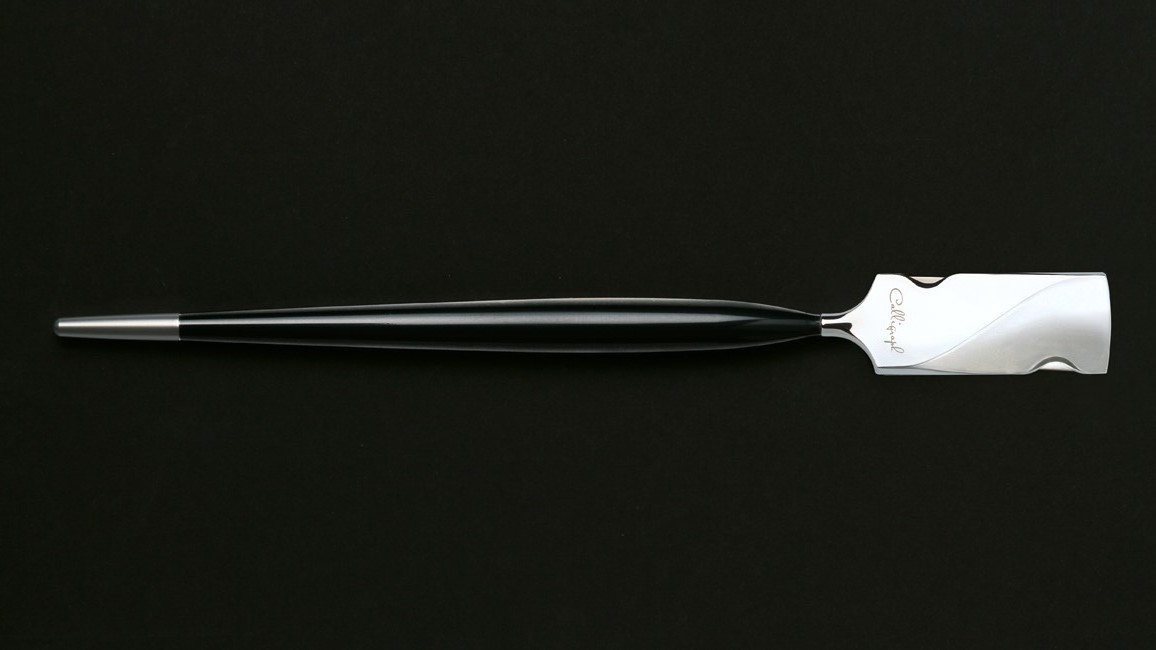 This Revolutionary New Tool Allows You To Cut Hair With A
