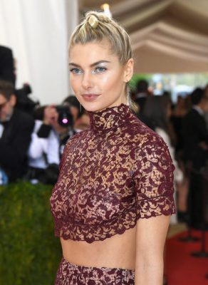 NEW YORK, NY - MAY 02: Jessica Hart attends the "Manus x Machina: Fashion In An Age Of Technology" Costume Institute Gala at Metropolitan Museum of Art on May 2, 2016 in New York City. (Photo by Larry Busacca/Getty Images)