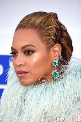 NEW YORK, NY - AUGUST 28: Singer-songwriter Beyonce attends the 2016 MTV Video Music Awards at Madison Square Garden on August 28, 2016 in New York City. (Photo by Dimitrios Kambouris/WireImage)