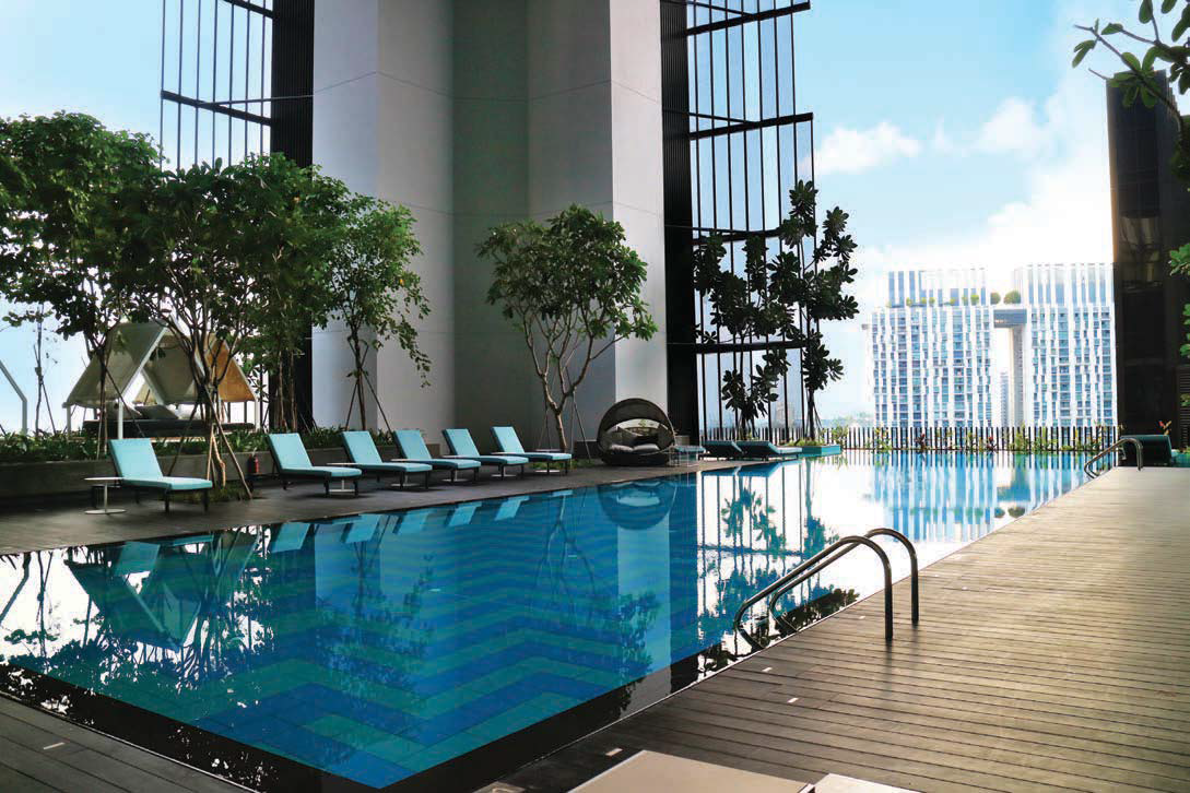 The swimming pool for club room guests on the 21st floor