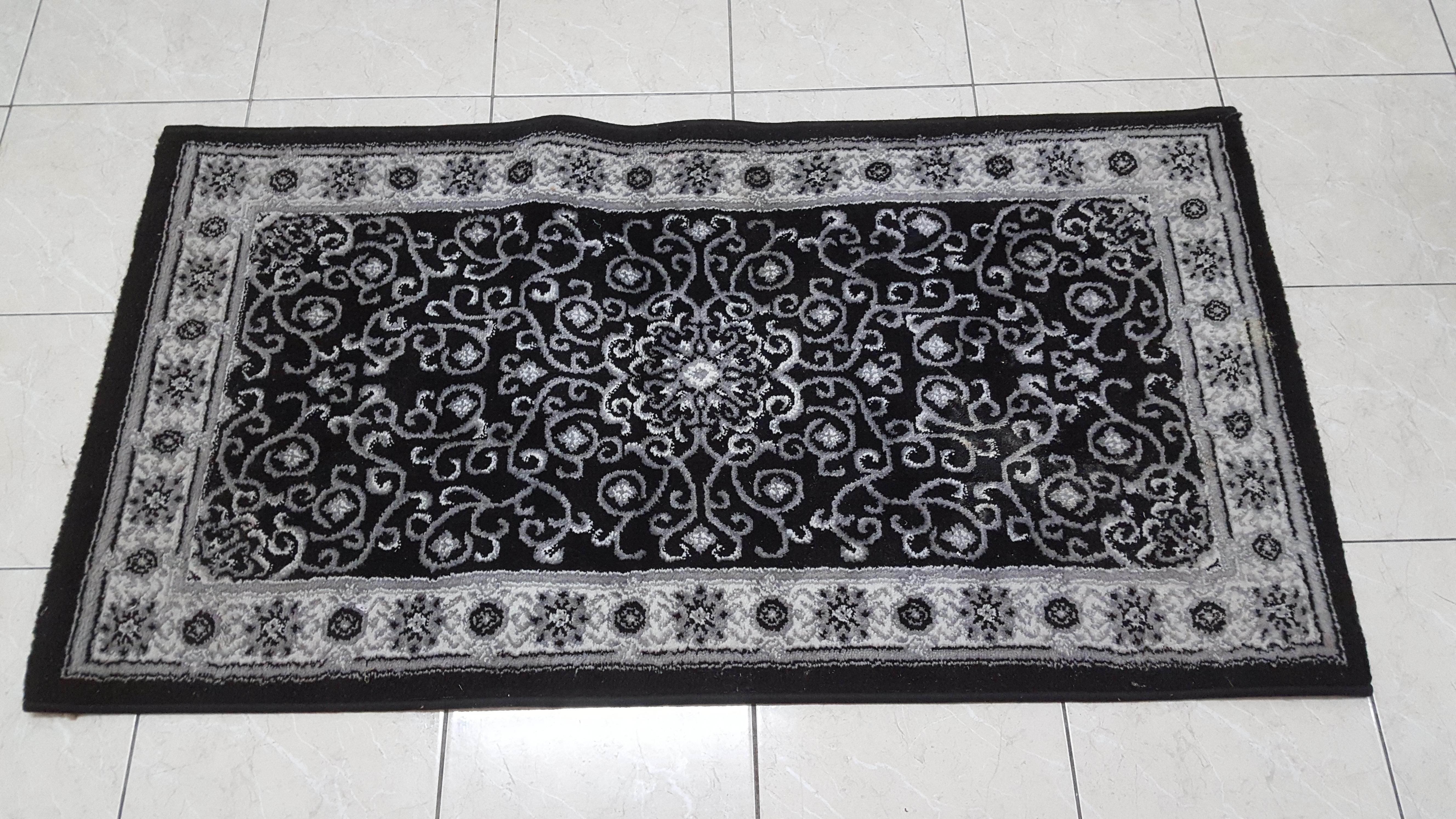 Expensive rarely used Persian carpet up for sale Secondhand.my