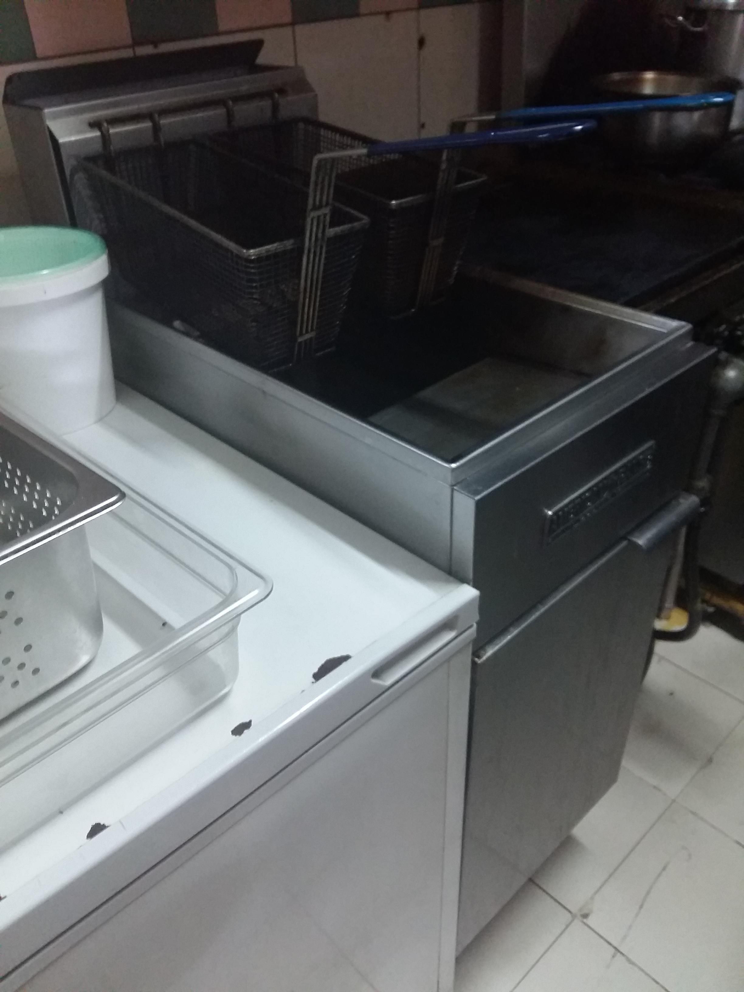 Commercial Deep Fryer with 2 drainers SGD700 secondhand.sg