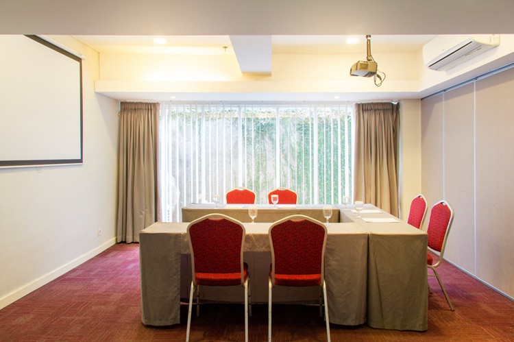 paket-meeting-di-favehotel-gatot-subroto,-jazz-i-room,-lobby-3