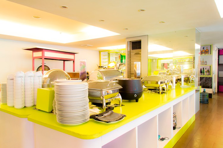 paket-meeting-di-favehotel-gatot-subroto,-reggae-room,-lobby-6