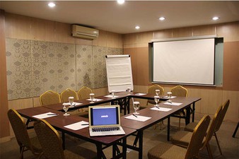 photo of Flamboyan Room, Favehotel Kelapa Gading 3 2