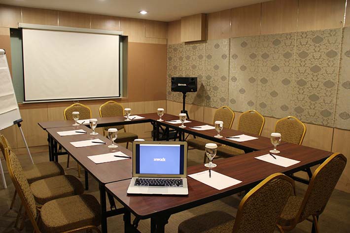 paket-meeting-di-favehotel-kelapa-gading,-flamboyan-room-3