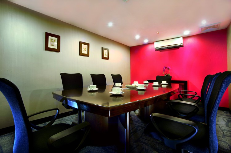 paket-meeting-di-favehotel-wahid-hasyim,-ruby-room-3