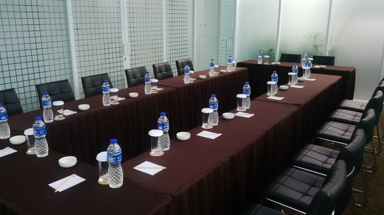 paket-meeting-di-v-hotel-jakarta,-sky-room-0