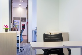 photo of Ruang Kantor 3 Orang di South Quarter 2 0