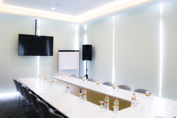 paket-meeting-di-cleo-business-hotel-jemursari,-gates-0