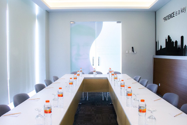 paket-meeting-di-cleo-business-hotel-jemursari,-gates-1