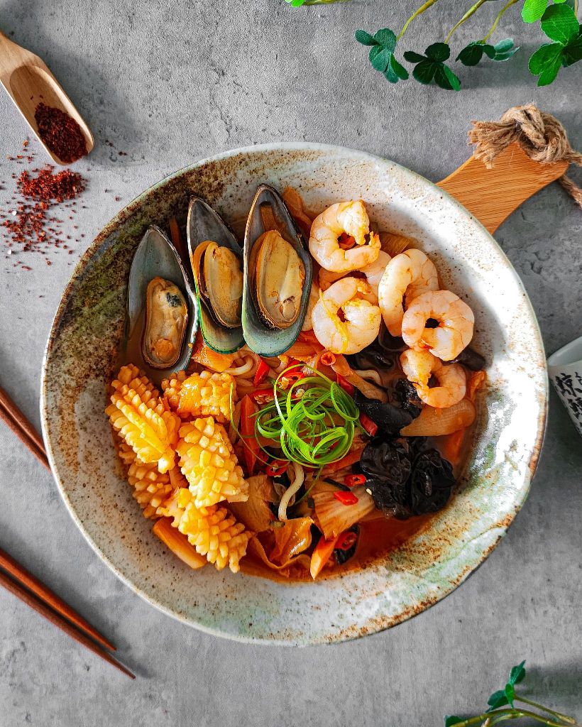 Jjampong (Korean Spicy Seafood Noodle) YoRipe