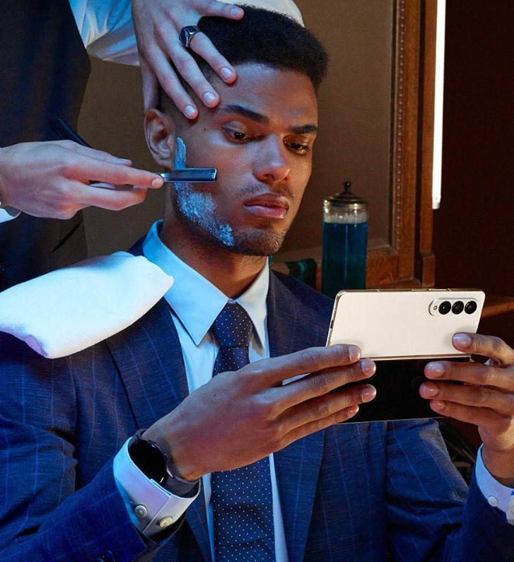 Samsung Galaxy Z Fold4 5G form factor
