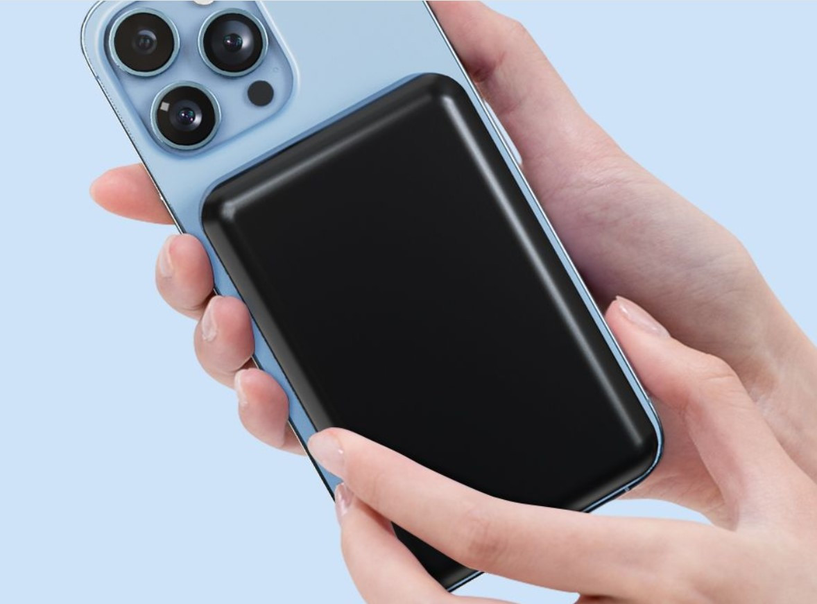 Rocoren Magnetic Wireless Power Bank 10000mAh PD20W Malaysia Comfortable to hold