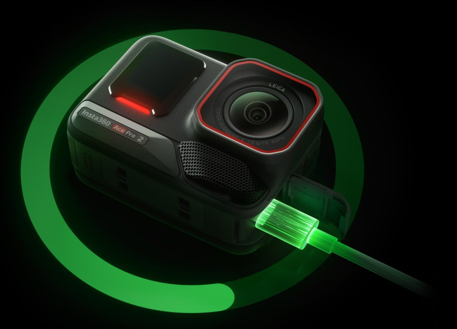 Insta360 Ace Pro 2 malaysia fast charging